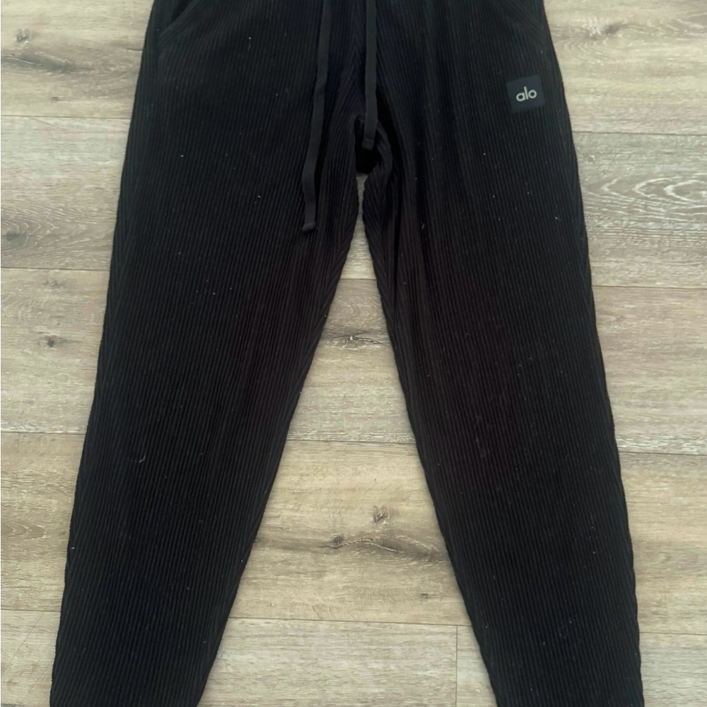 ALO women’s  black ribbed sweat pants